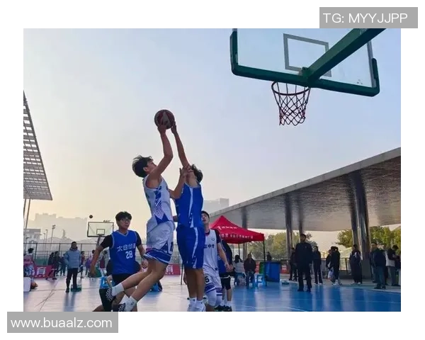 篮球激战揭示团队合作与个人技术融合魅力全景解析全面发展的时代风貌